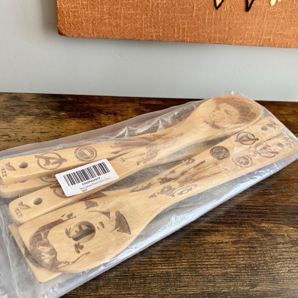 Marvel| Avengers| NEW Unopened Etched Kitchen Utensils Wooden Spoon Set Comics